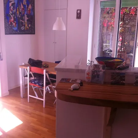 With 2 Bedrooms In Lago With Enclosed Garden 700 M From The Beach דירה *