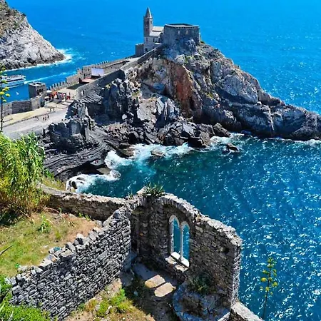 With 2 Bedrooms In Lago With Enclosed Garden 700 M From The Beach * Portovenere