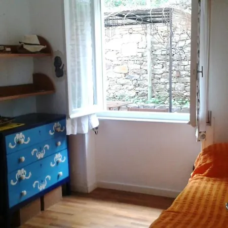 With 2 Bedrooms In Lago With Enclosed Garden 700 M From The Beach