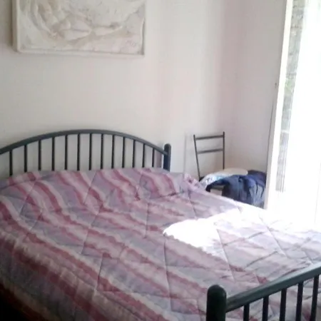 With 2 Bedrooms In Lago With Enclosed Garden 700 M From The Beach Apartment *